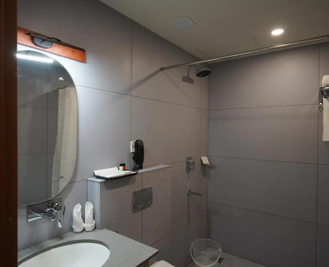 Hotel Sreevalsam Grande Pathanāmthitta India